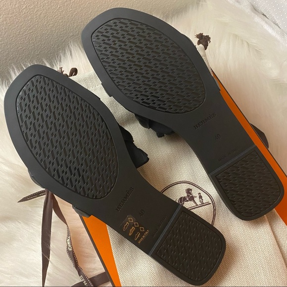 Hermes Aloha Sandals in Noir Size 40/US 10 - Picture 10 of 12